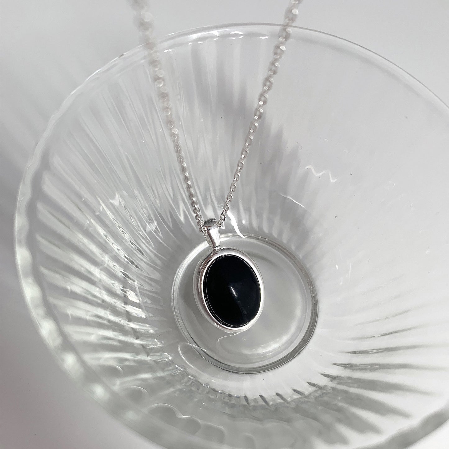 Black Onyx Pendant Necklace in Sterling Silver – Elegant Minimal Jewelry for Women